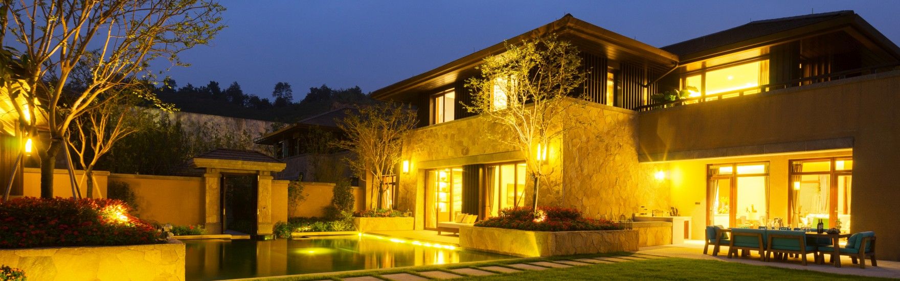 Haus bei Nacht - (C) Zhu difeng - stock.adobe.com